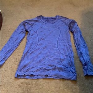 Long sleeve lulu lemon shirt